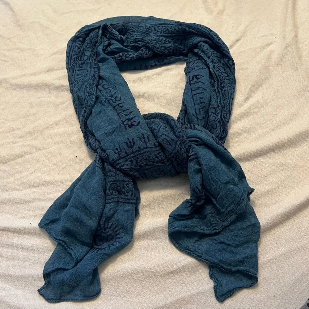 Elegant Blue Patterned Scarf